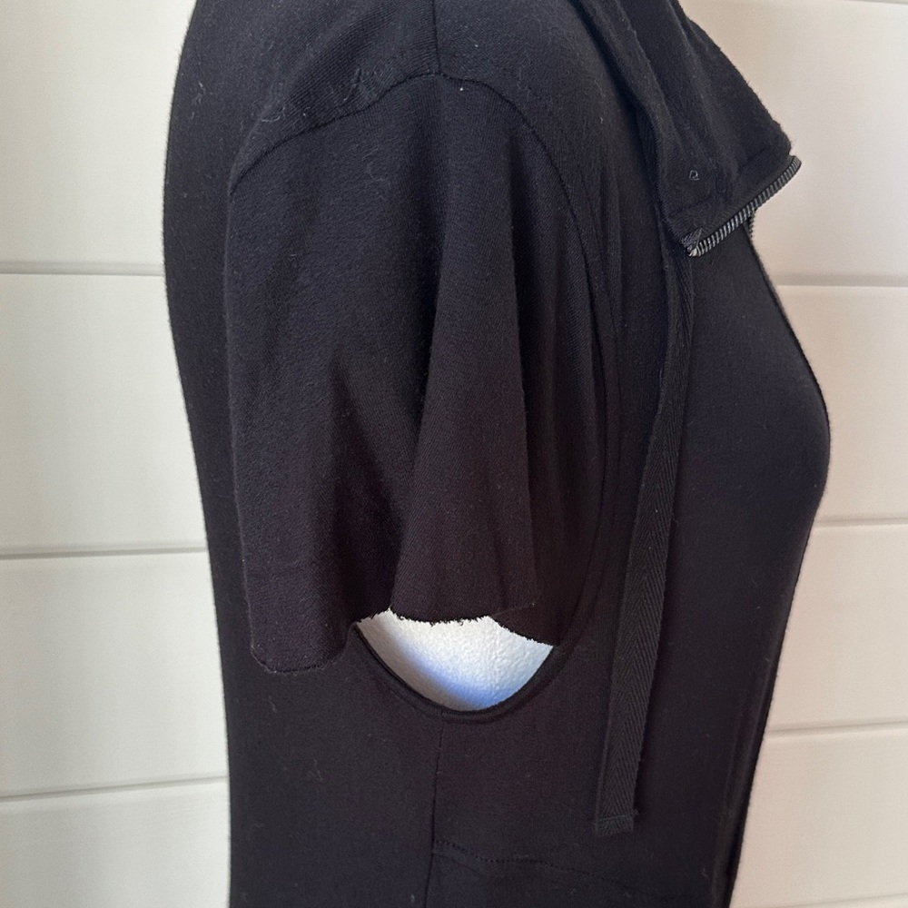 Kenzie Black Short Sleeve Zip Dress - Picture 6 of 11